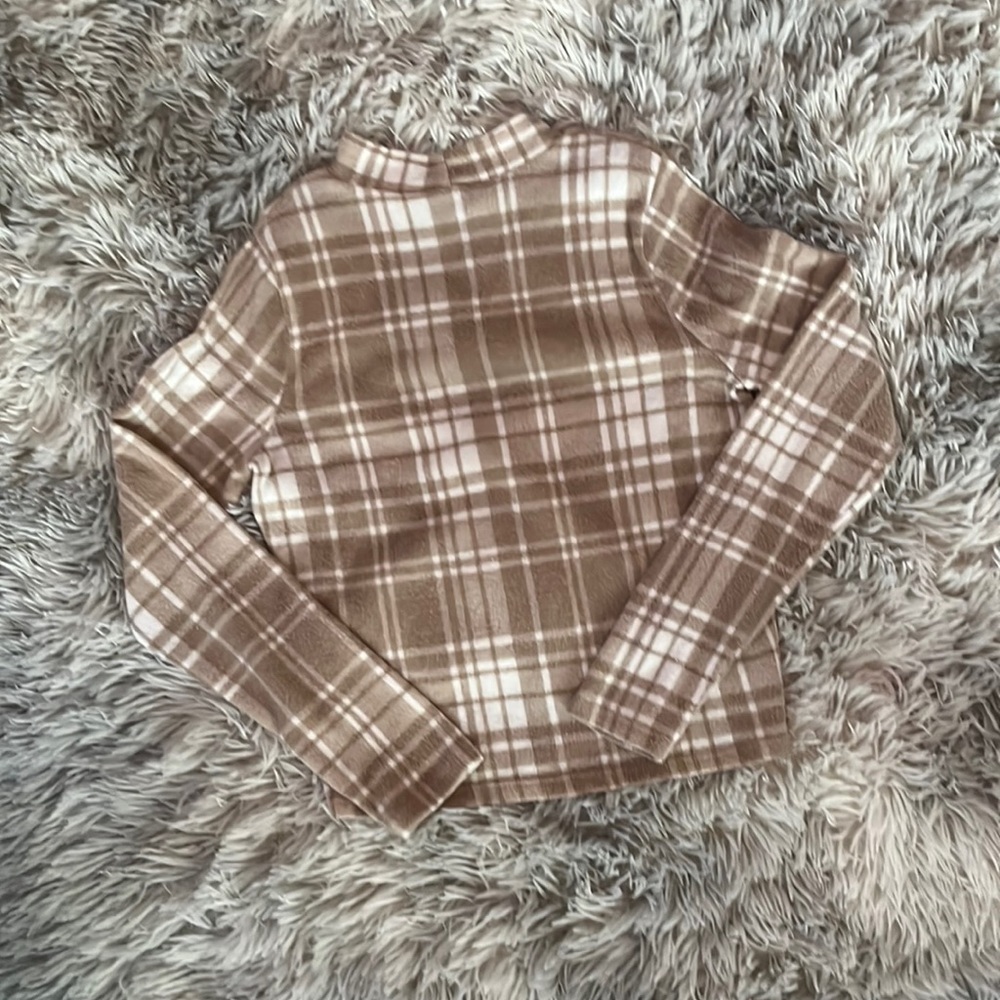 This black and white sure is super Cute and comfy!